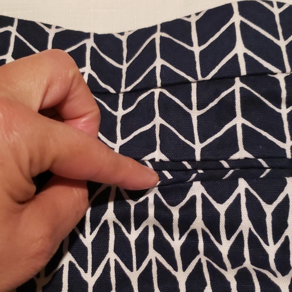 Gap Low Print Shorts Navy blue white shorts,  size 00 Woman’s Shorts Zip… - Picture 5 of 5